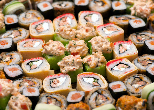 Обои картинки фото еда, рыба,  морепродукты,  суши,  роллы, роллы, много