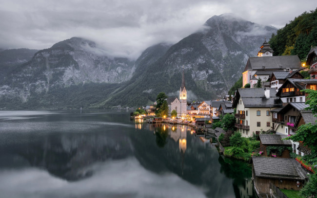 Обои картинки фото города, гальштат , австрия, озеро, горы, туман, вечер