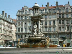 Картинка города фонтаны