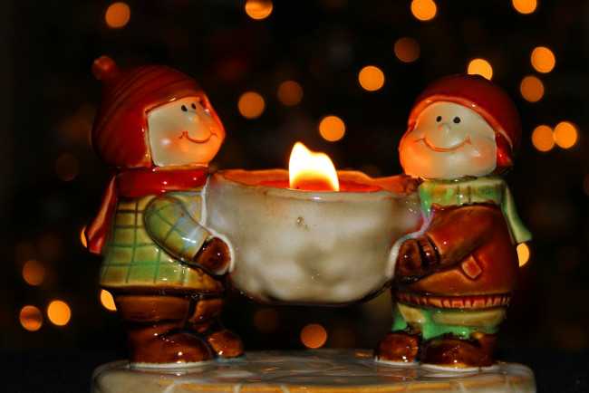 Обои картинки фото праздничные, новогодние, свечи, свет, свеча, фигурки