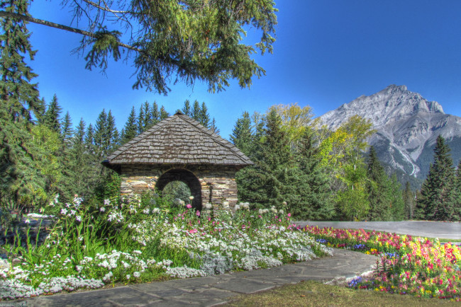 Обои картинки фото cascade, gardens, banff, national, park, alberta, canada, природа, парк, банф, альберта, канада, горы, деревья, цветы