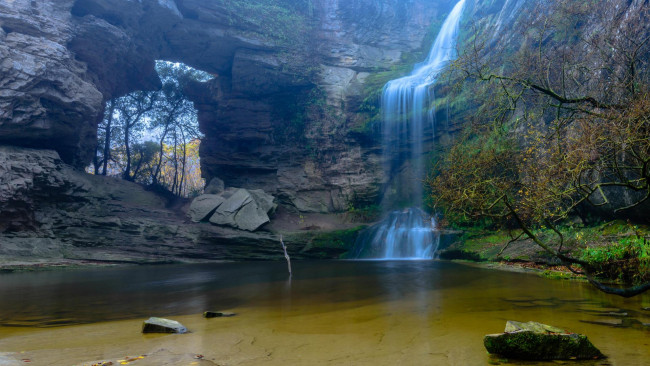 Обои картинки фото природа, водопады, водоём, арка, скалы, каталония, водопад