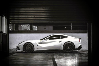 обоя ferrari f12 berlinetta, автомобили, ferrari, белый, гараж