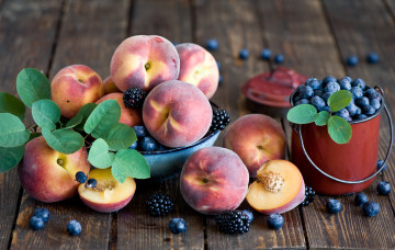 Картинка еда фрукты +ягоды голубика ежевика персики ягоды ведёрко