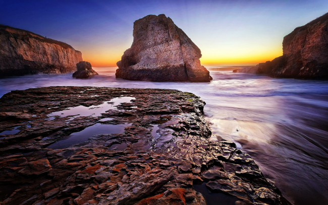 Обои картинки фото природа, побережье, скала, заря, океан, камни, берег
