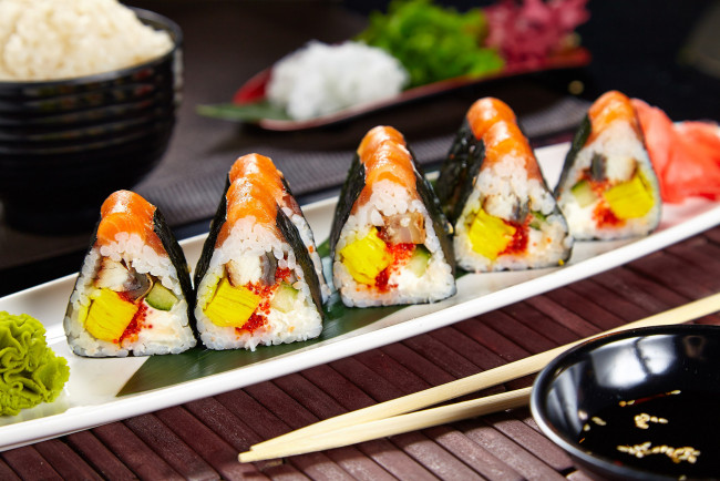 Обои картинки фото еда, рыба,  морепродукты,  суши,  роллы, японский