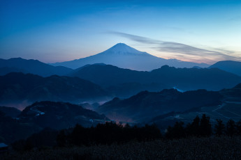 Картинка природа горы март вечер дымка весна гора фудзияма Япония