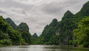 Картинка вьетнам природа реки озера водоем облака лодки деревья