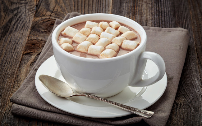 Обои картинки фото еда, кофе,  кофейные зёрна, зефир, шоколад, marshmallow, ложка, hot, chocolate, cup, маршмеллоу