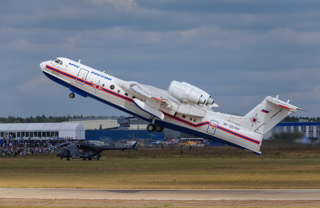 Обои картинки фото be-200, авиация, самолёты амфибии, гидроплан, пожарный