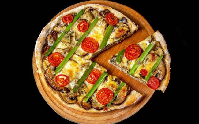 Обои картинки фото еда, пицца, грибы, помидоры