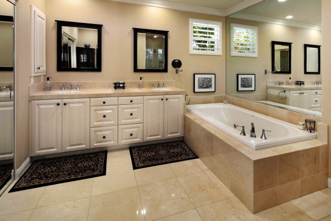 Обои картинки фото интерьер, ванная и туалетная комнаты, ванна, коврики, зеркала