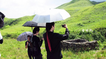 Картинка разное знаменитости сяо чжань ван ибо зонты холмы актеры костюмы