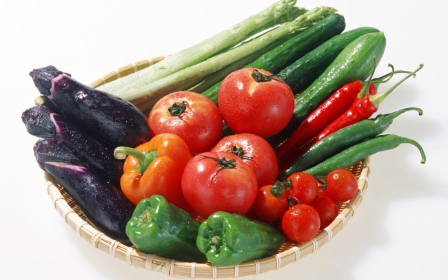 Обои картинки фото еда, овощи, огурцы, перец, лук, томаты, помидоры