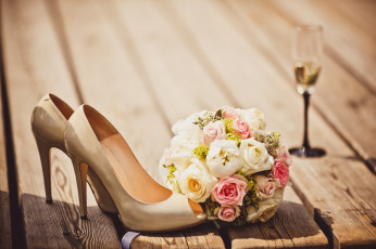 Картинка разное одежда +обувь +текстиль +экипировка shoes glass туфли букет flowers бокал bouquet цветы