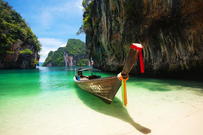 Обои картинки фото корабли, лодки,  шлюпки, море, пхукет, тайланд, скалы, лодка, пляж, песок, пейзаж