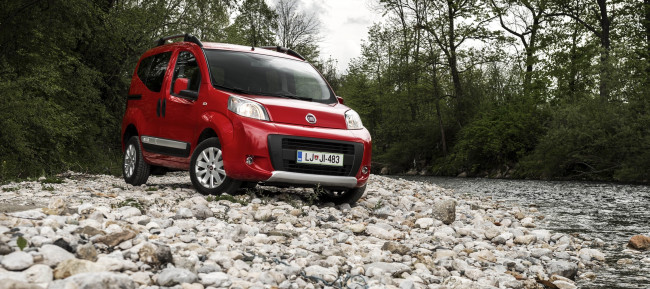 Обои картинки фото автомобили, fiat, qubo, trekking, 225, красный