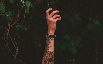 Картинка разное руки часы телефон рука тату