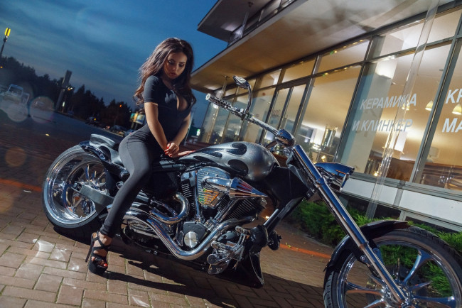 Обои картинки фото мотоциклы, мото с девушкой, kira, petrova