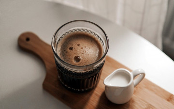Картинка еда кофе +кофейные+зёрна стакан сливочник сливки