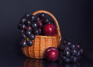 Картинка еда фрукты +ягоды корзинка сливы виноград