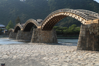 Картинка города мосты река камни