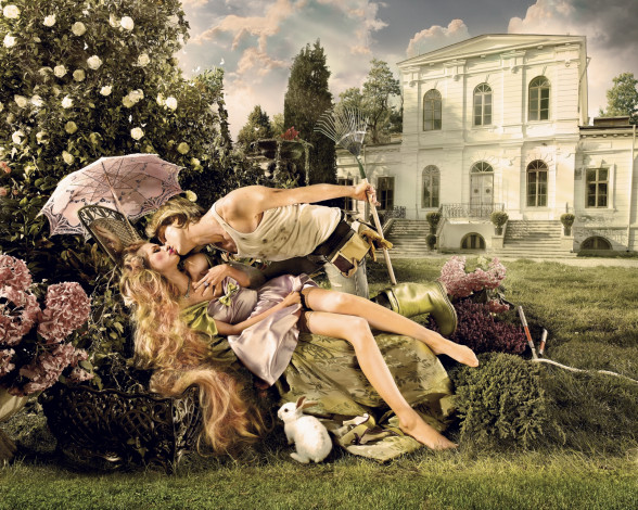 Обои картинки фото разное, мужчина женщина, кролик, цветы, зонтик, усадьба, садовник, девушка