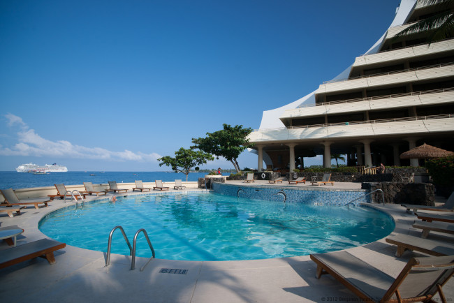 Обои картинки фото kona, hawaii, интерьер, бассейны, открытые, площадки, отель, бассейн, hotel, гавайи