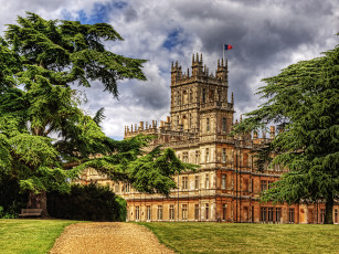 обоя highclere, castle, hampshire, англия, города, дворцы, замки, крепости, лужайка, парк, замок