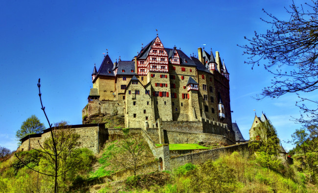 Обои картинки фото города, дворцы, замки, крепости, холм, лето, природа, замок, eltz castle