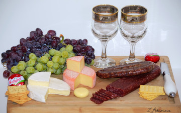 Картинка еда разное колбаса бокалы виноград сыр