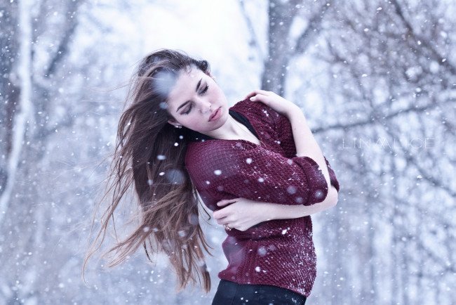 Обои картинки фото девушки, -unsort , брюнетки,  шатенки, снег, зима, лина, элис, девушка