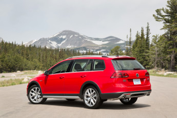 Картинка автомобили volkswagen 2017г golf alltrack north america