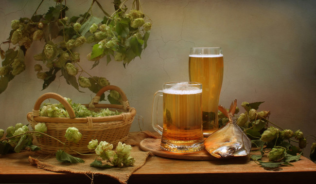 Обои картинки фото еда, напитки,  пиво, вомер, рыба, сентябрь, корзина, осень, пиво, хмель, натюрморт
