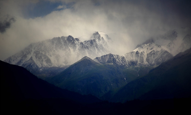 Обои картинки фото природа, горы, tuyuk-su, cho, jungkuk, kazakhstan, небо, снег