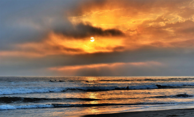 Обои картинки фото природа, восходы, закаты, небо, закат, тучи, море, волны