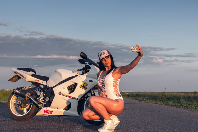 Обои картинки фото мотоциклы, мото с девушкой, Чувагина, crazy, vamp, окси, коновалова