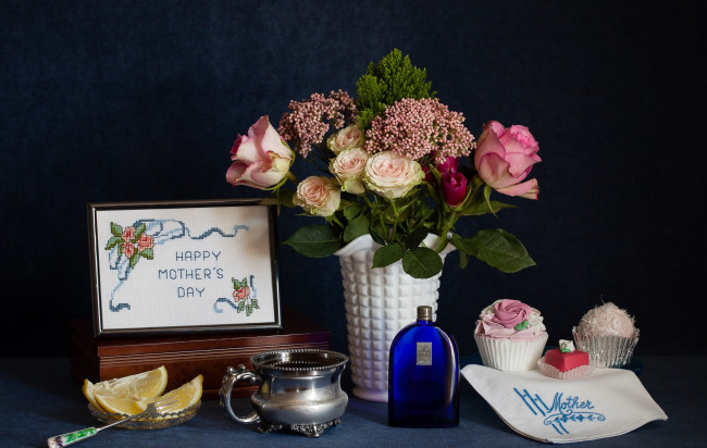 Обои картинки фото цветы, розы, букет, цитрус, лимон, пирожные, натюрморт