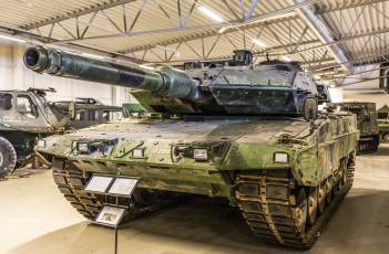 обоя leopard 2 s strv 122, техника, военная техника, музей, экспозиция