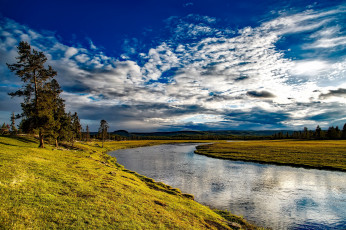 Картинка природа реки озера облака река деревья firehole river небо wyoming yellowstone national park