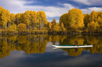 Картинка корабли лодки +шлюпки лодка озеро лес осень