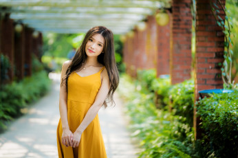Картинка девушки -+азиатки азиатка желтое платье