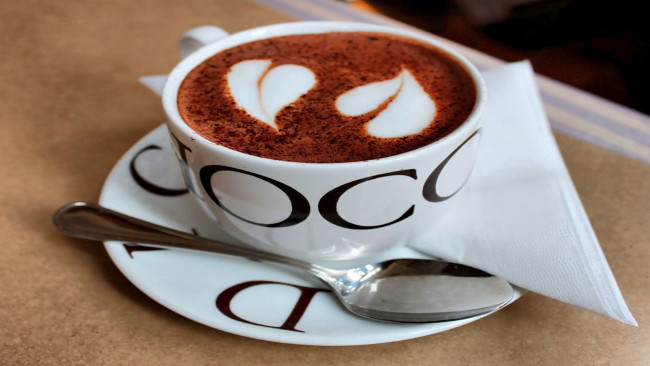 Обои картинки фото чашка кофе, еда, кофе,  кофейные зёрна, напиток, чашка, фон