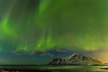 Картинка природа северное+сияние море звезды ночь горы северное сияние исландия