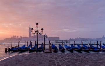 Картинка города венеция+ италия гондолы дома фонари лодки венеция пристань здания