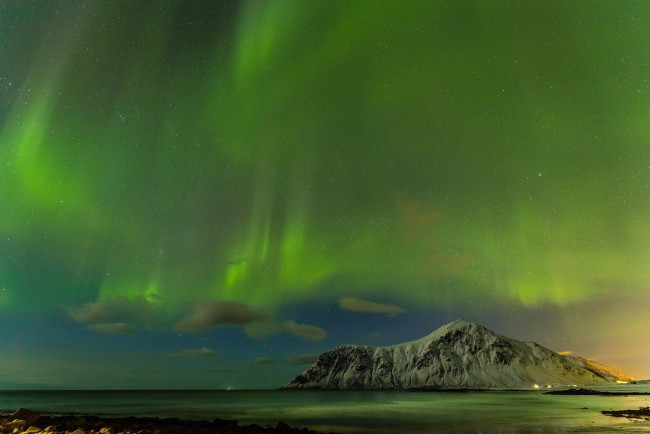 Обои картинки фото природа, северное сияние, море, звезды, ночь, горы, северное, сияние, исландия
