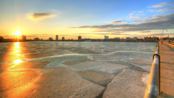 Картинка города -+пейзажи озеро небо город лёд мост облака солнце рассвет