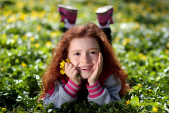 Картинка разное дети девочка рыжая лужайка