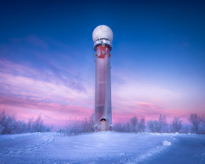 Картинка разное сооружения +постройки архитектура радарная вышка зима снег фиолетовое небо восход солнца мороз рассвет автор petri damsten