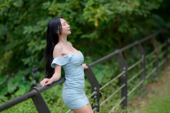 Картинка девушки -+азиатки азиатка платье мини поза закрытые глаза